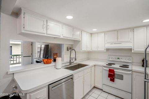 Tiny photo for 2720 Westcastle Drive #1, Toledo, OH 43615 (MLS # 10003880)