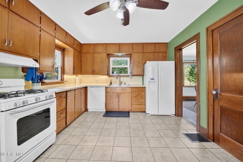 Tiny photo for 5401 Fremont Pike, Perrysburg, OH 43551 (MLS # 10010285)
