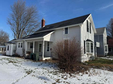 Photo of 618 E Lincoln Street, Findlay, OH 45840 (MLS # 10002479)