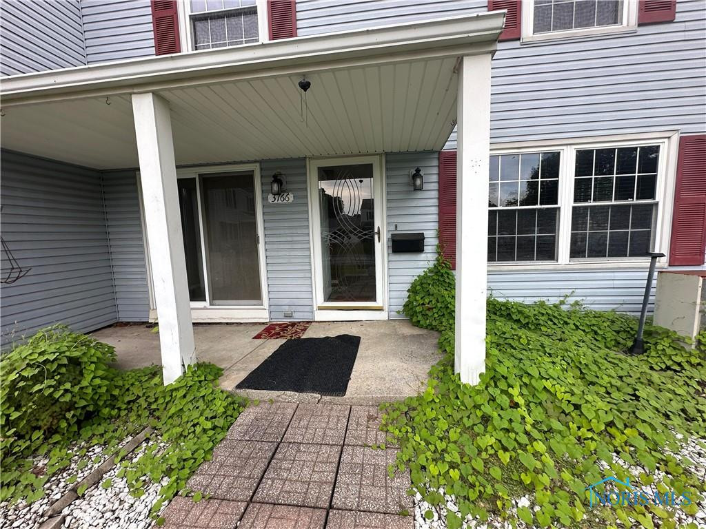 3766 Lakepointe Drive