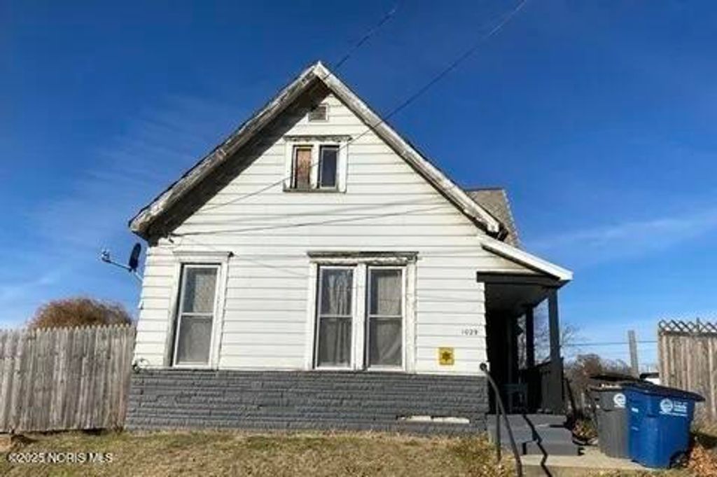 Photo for 1029 Sherman Street, Toledo, OH 43608 (MLS # 10000811)