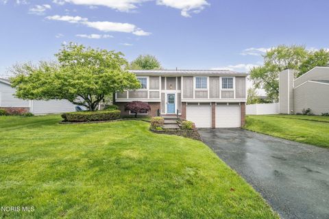 Photo of 2160 Queensdale Court, Maumee, OH 43537 (MLS # 10006776)