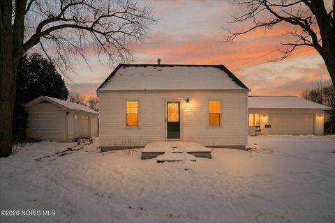 Photo of 280 Dulton Drive, Toledo, OH 43615 (MLS # 10003843)