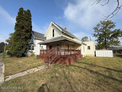 Photo of 514 E Lytle Street, Fostoria, OH 44830 (MLS # 10000486) Photo of 514 E Lytle Street, Fostoria, OH 44830 (MLS # 10000486)