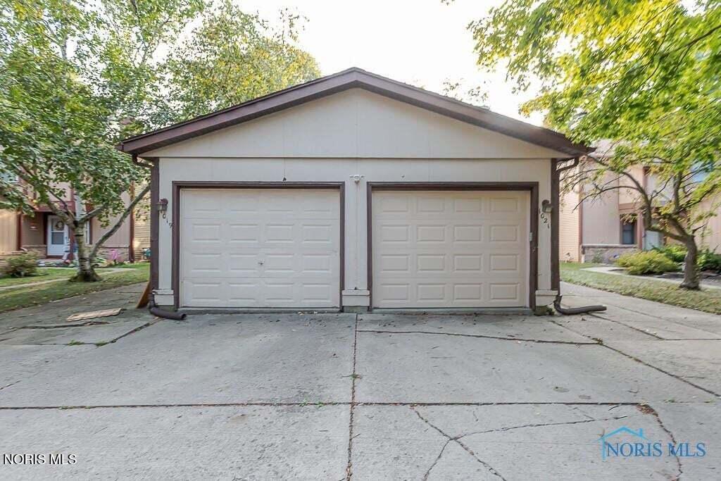 1021 Valley Side Drive