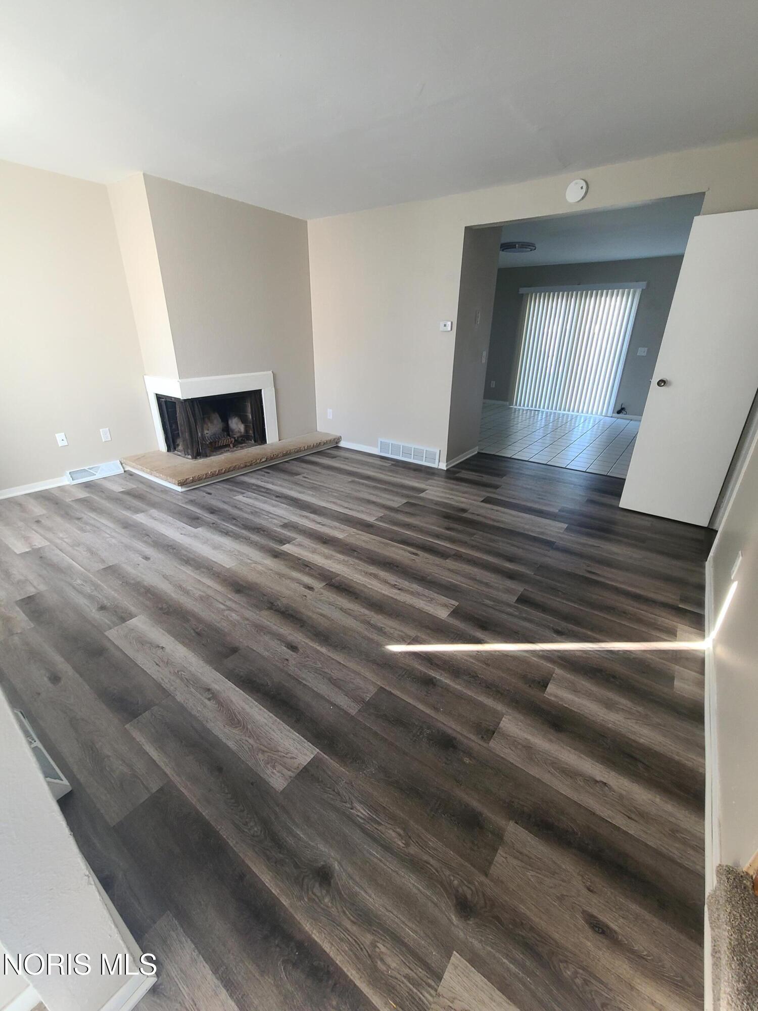 1021 Valley Side Drive