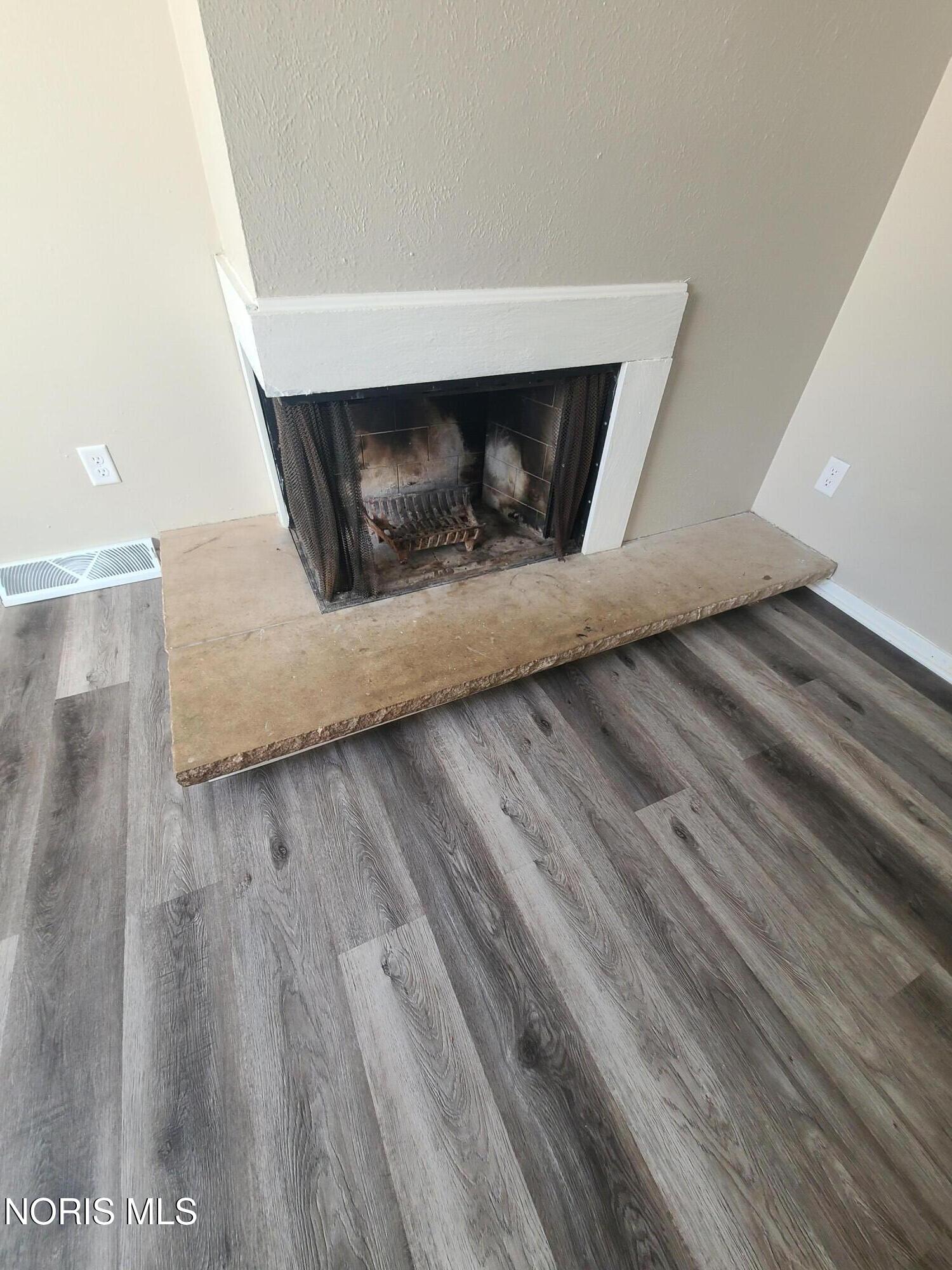 1021 Valley Side Drive