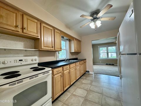 Tiny photo for 142 Clifton Avenue, Findlay, OH 45840 (MLS # 10006780)