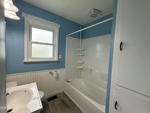 Tiny photo for 142 Clifton Avenue, Findlay, OH 45840 (MLS # 10006780)