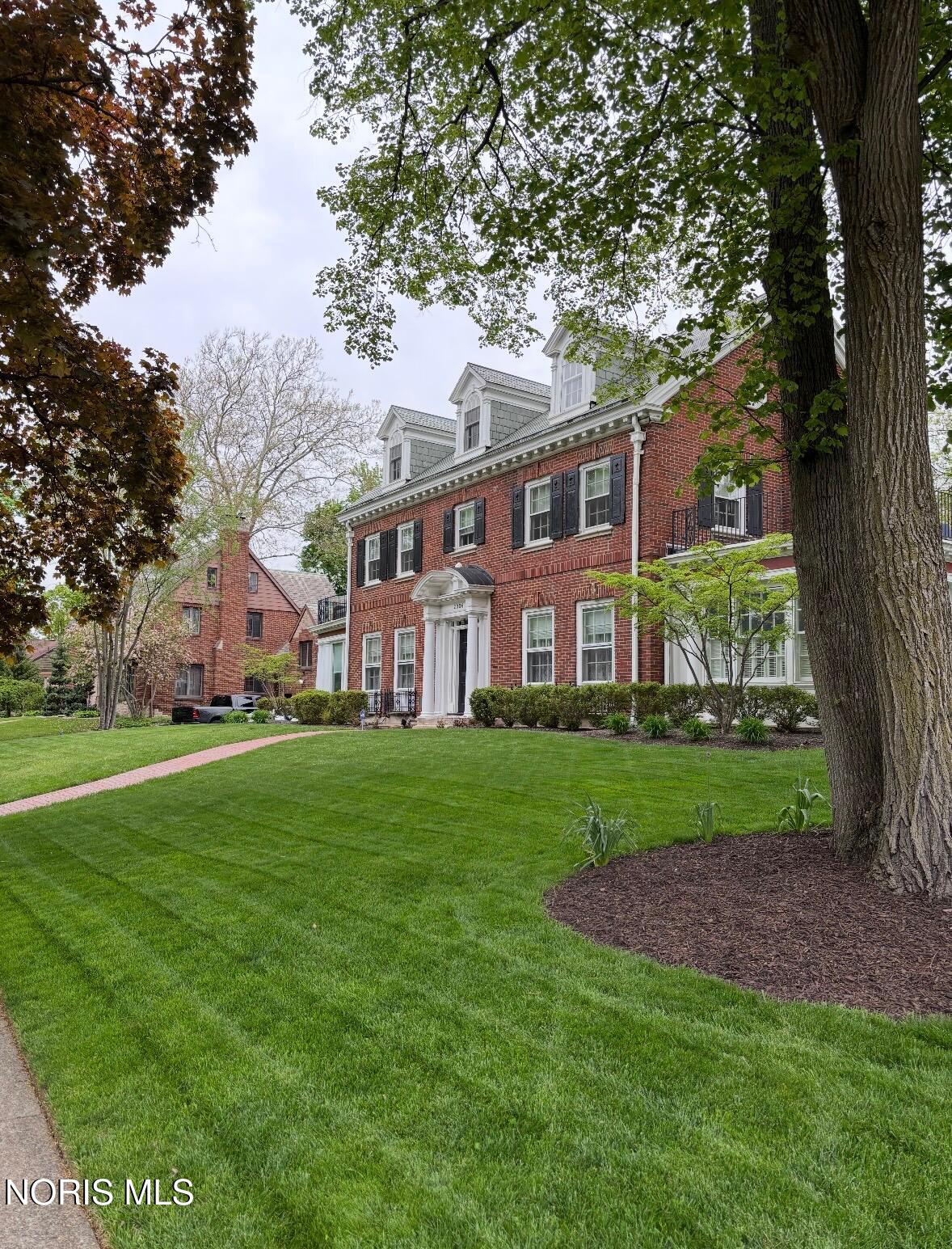 2006 Mount Vernon Avenue