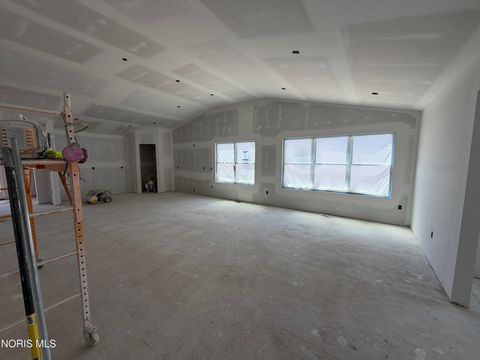 Tiny photo for 5037 Easton Drive, Oregon, OH 43616 (MLS # 10007693)