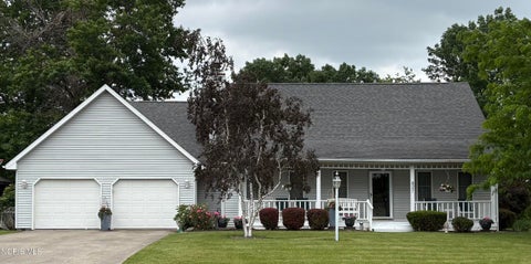 Photo of 827 Inverness Drive, Defiance, OH 43512 (MLS # 10009219)
