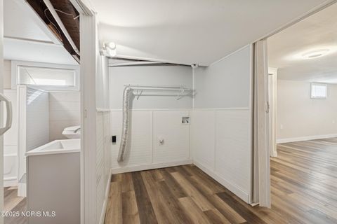 Tiny photo for 427 Oak Street, Toledo, OH 43605 (MLS # 10001712)