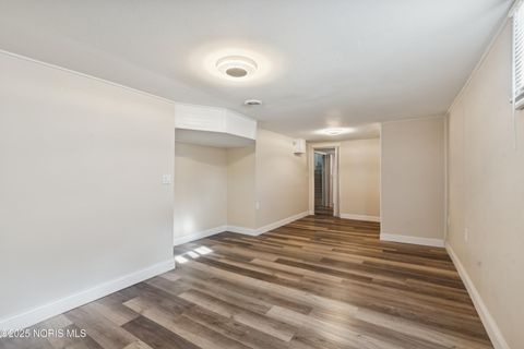 Tiny photo for 427 Oak Street, Toledo, OH 43605 (MLS # 10001712)