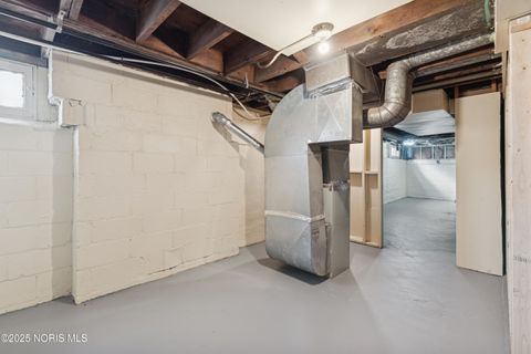 Tiny photo for 427 Oak Street, Toledo, OH 43605 (MLS # 10001712)