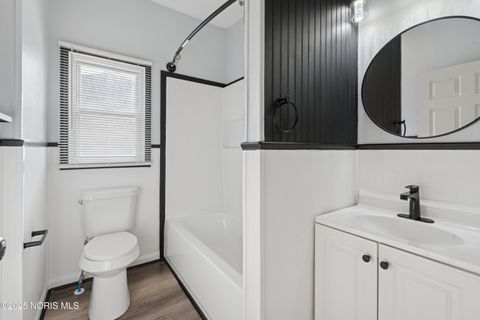 Tiny photo for 427 Oak Street, Toledo, OH 43605 (MLS # 10001712)