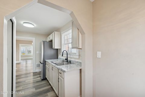 Tiny photo for 427 Oak Street, Toledo, OH 43605 (MLS # 10001712)