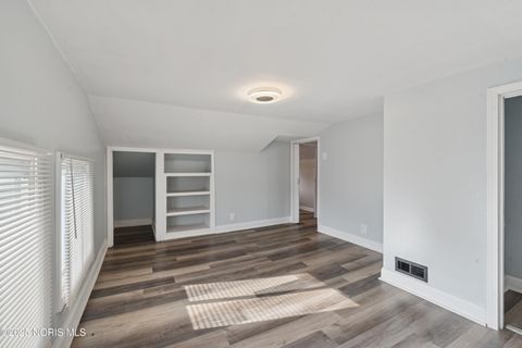 Tiny photo for 427 Oak Street, Toledo, OH 43605 (MLS # 10001712)