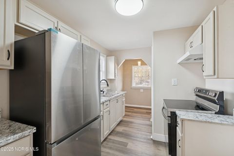 Tiny photo for 427 Oak Street, Toledo, OH 43605 (MLS # 10001712)