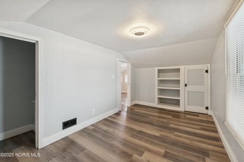 Tiny photo for 427 Oak Street, Toledo, OH 43605 (MLS # 10001712)