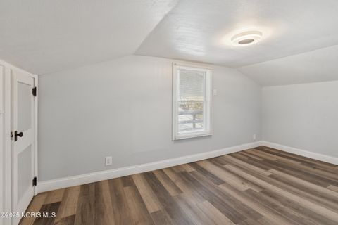 Tiny photo for 427 Oak Street, Toledo, OH 43605 (MLS # 10001712)