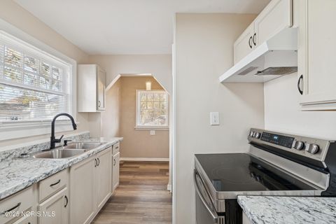 Tiny photo for 427 Oak Street, Toledo, OH 43605 (MLS # 10001712)