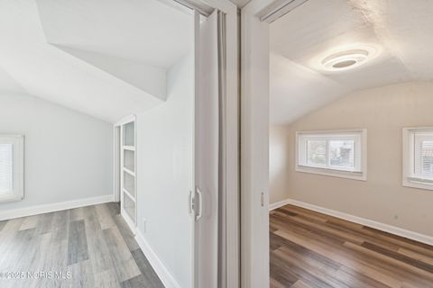 Tiny photo for 427 Oak Street, Toledo, OH 43605 (MLS # 10001712)