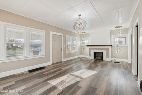 Tiny photo for 427 Oak Street, Toledo, OH 43605 (MLS # 10001712)