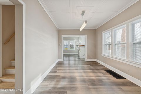 Tiny photo for 427 Oak Street, Toledo, OH 43605 (MLS # 10001712)