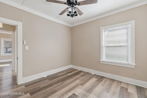 Tiny photo for 427 Oak Street, Toledo, OH 43605 (MLS # 10001712)