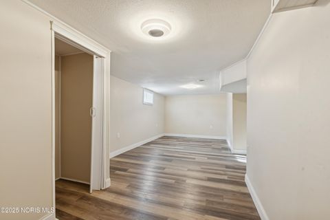 Tiny photo for 427 Oak Street, Toledo, OH 43605 (MLS # 10001712)