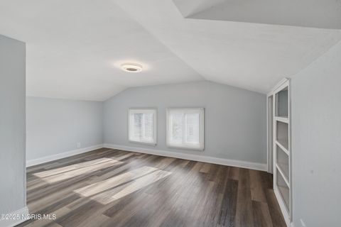 Tiny photo for 427 Oak Street, Toledo, OH 43605 (MLS # 10001712)