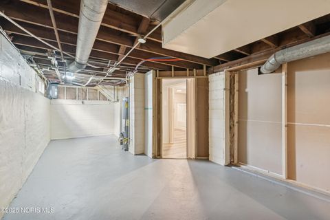 Tiny photo for 427 Oak Street, Toledo, OH 43605 (MLS # 10001712)