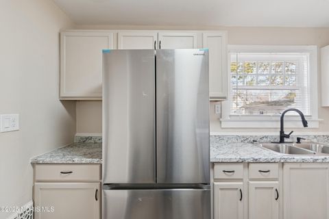 Tiny photo for 427 Oak Street, Toledo, OH 43605 (MLS # 10001712)