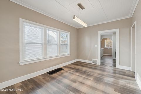 Tiny photo for 427 Oak Street, Toledo, OH 43605 (MLS # 10001712)