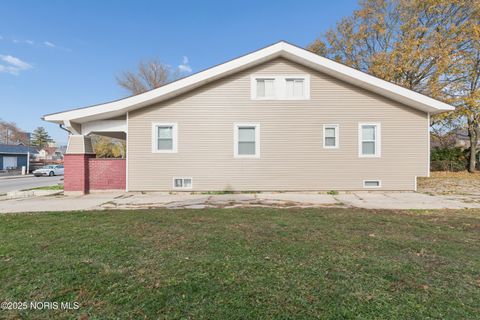 Tiny photo for 427 Oak Street, Toledo, OH 43605 (MLS # 10001712)