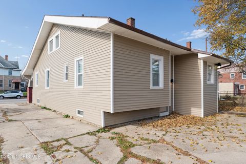 Tiny photo for 427 Oak Street, Toledo, OH 43605 (MLS # 10001712)