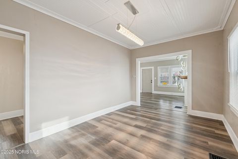 Tiny photo for 427 Oak Street, Toledo, OH 43605 (MLS # 10001712)