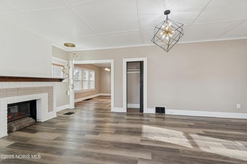 Tiny photo for 427 Oak Street, Toledo, OH 43605 (MLS # 10001712)