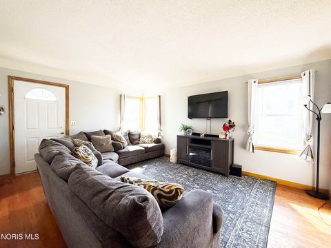 Tiny photo for 817 S Wood Street, Fostoria, OH 44830 (MLS # 10005101)