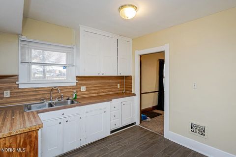 Tiny photo for 855 Brighton Avenue, Toledo, OH 43609 (MLS # 10004828)