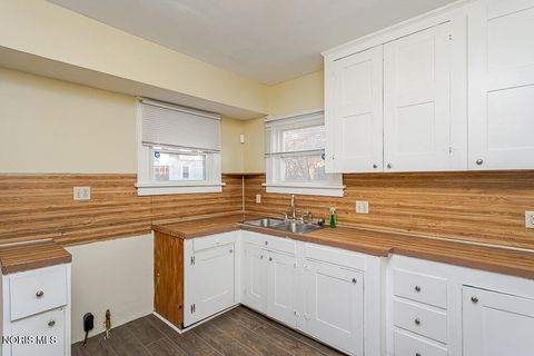 Tiny photo for 855 Brighton Avenue, Toledo, OH 43609 (MLS # 10004828)