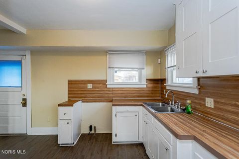 Tiny photo for 855 Brighton Avenue, Toledo, OH 43609 (MLS # 10004828)