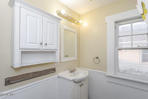 Tiny photo for 855 Brighton Avenue, Toledo, OH 43609 (MLS # 10004828)