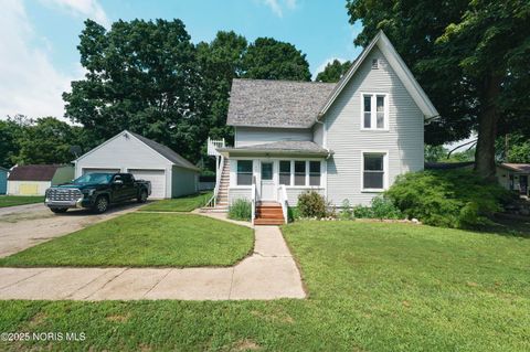 Photo of 313 N Elm Street, Edgerton, OH 43517 (MLS # 10001565)