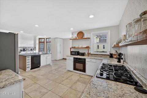 Tiny photo for 325 N Main Street, Bowling Green, OH 43402 (MLS # 10005272)