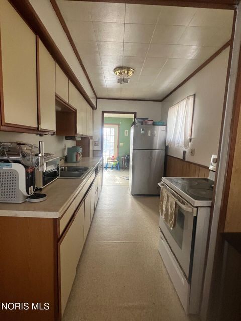 Tiny photo for 5221 Melvin Drive, Toledo, OH 43615 (MLS # 10005126)