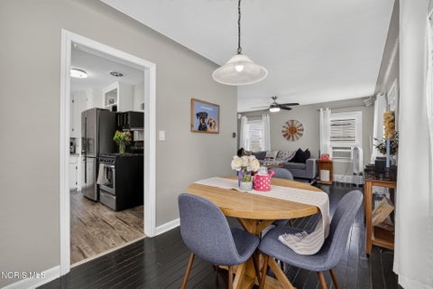 Tiny photo for 2566 Ivy Place, Toledo, OH 43613 (MLS # 10010675)