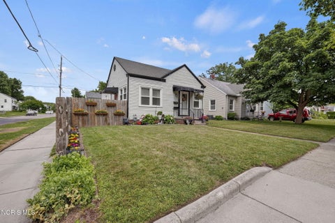Tiny photo for 2566 Ivy Place, Toledo, OH 43613 (MLS # 10010675)