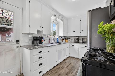 Tiny photo for 2566 Ivy Place, Toledo, OH 43613 (MLS # 10010675)
